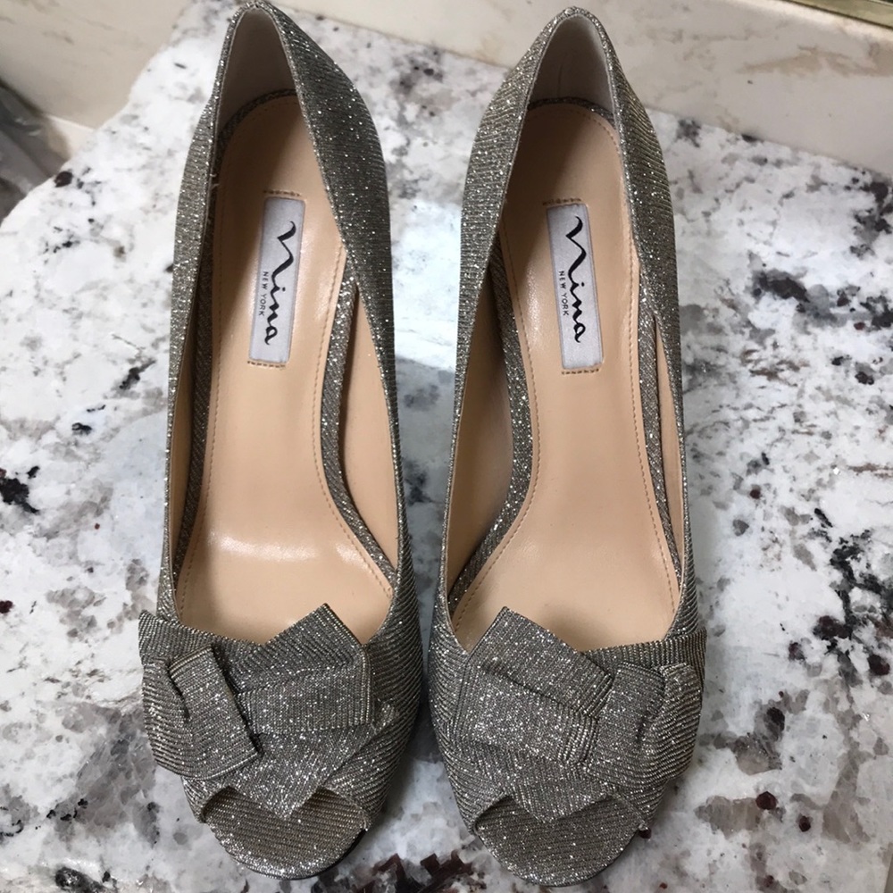 Nina Fraser steel Luna shiny peep toe pumps